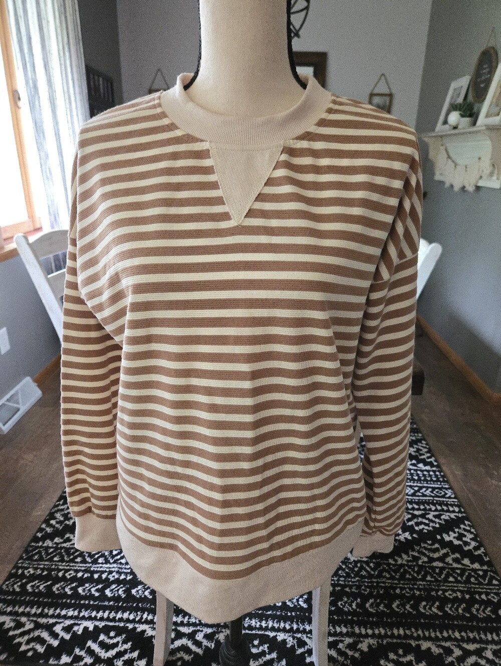 Small Stacatto sweatshirt.